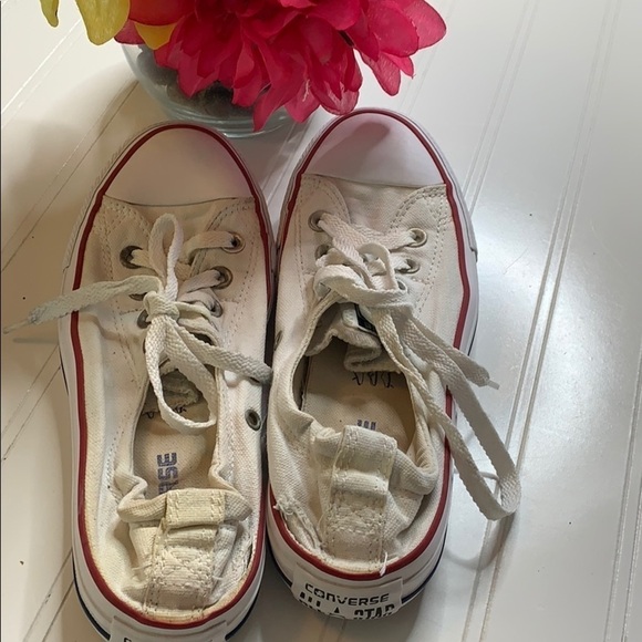 Converse All Star White low profile w red accents. CON0339 - Picture 2 of 10